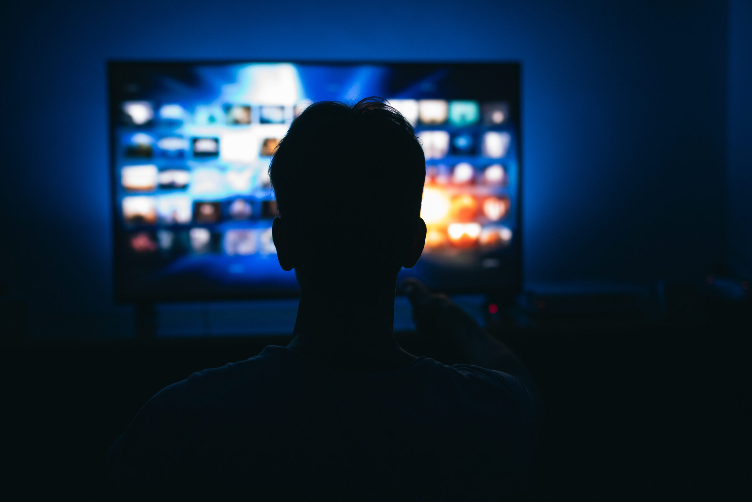 looking-wall-of-screens-on-tv-2026-01-07-06-45-40-utc